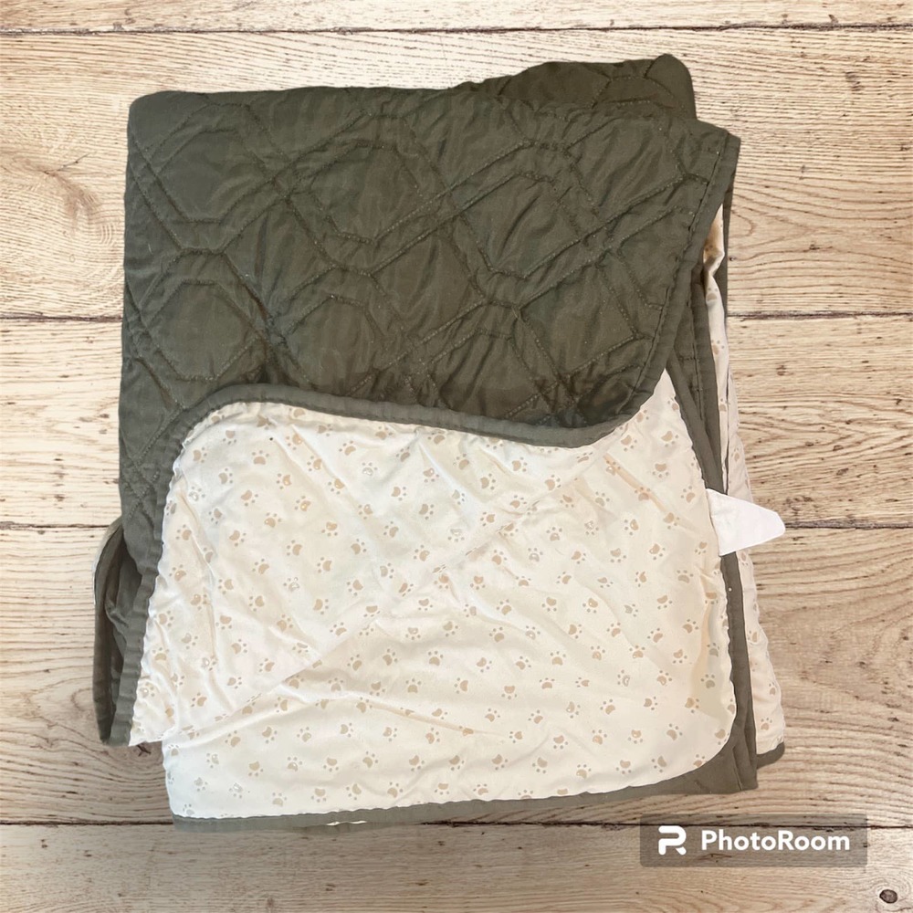52” x 82” Green Waterproof Pet Blanket